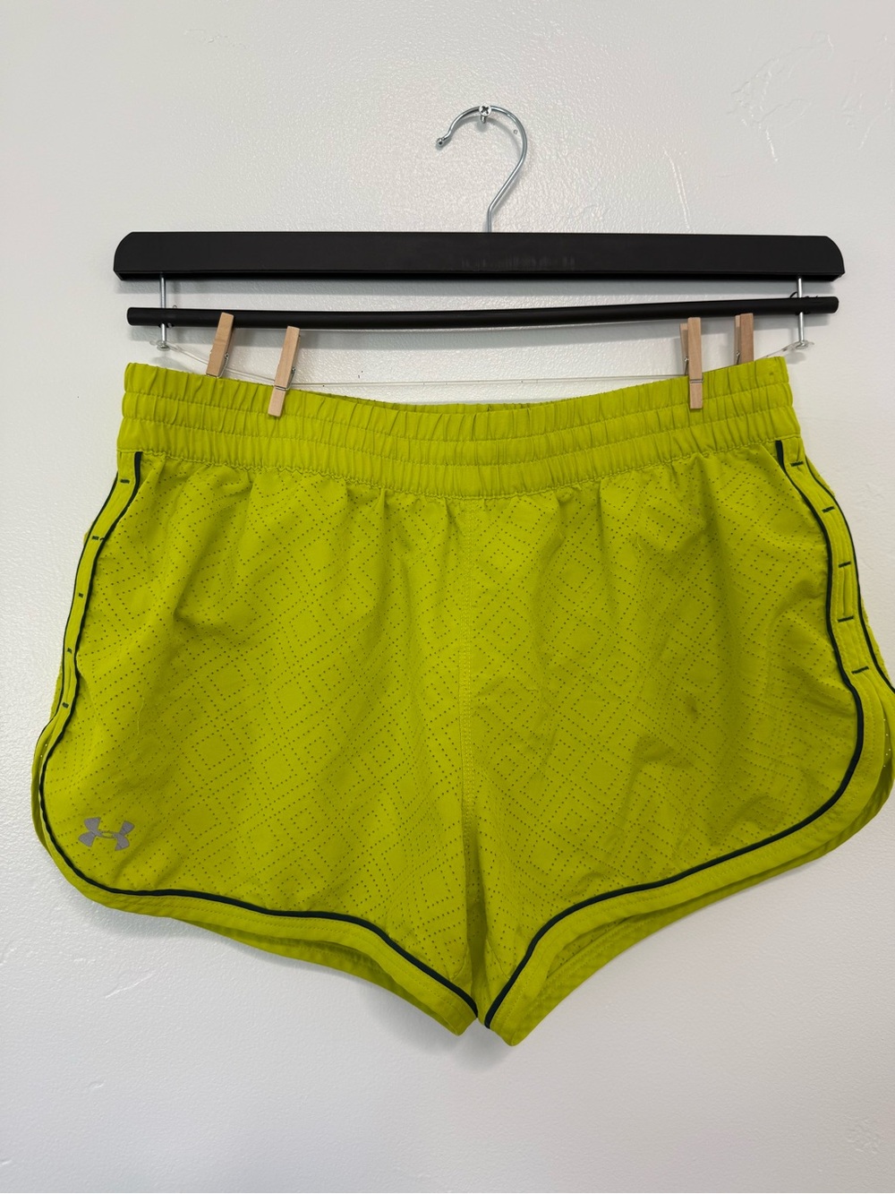 Under Armour Women's Neon Athletic Shorts Size Small